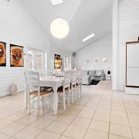 4 Bedroom Lovely In Sjaellands Odde בית נופש *