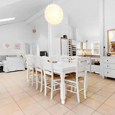 בית נופש 4 Bedroom Lovely In Sjaellands Odde
